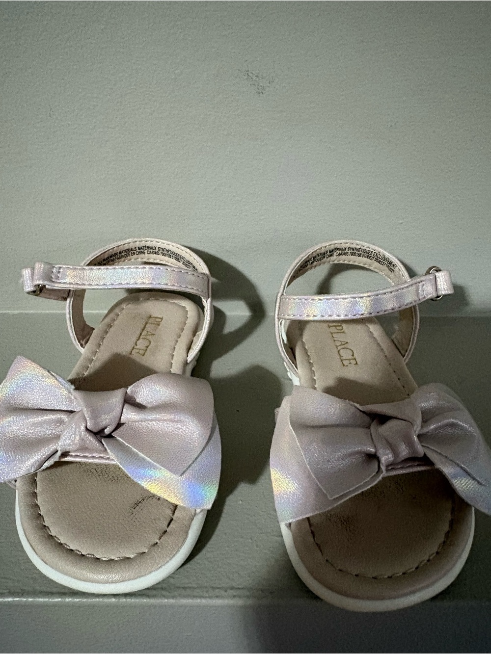 The Children's Place Iridescent Bow Sandals - Pearl
